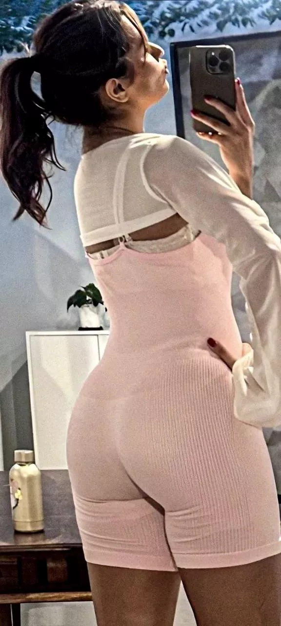 Msg me for her Instagram she is my wife I can introduce you to her as my friend but you have to msg me that what came in your mind after you saw her  tell me this is photo she posted on her Instagram story what you think of her