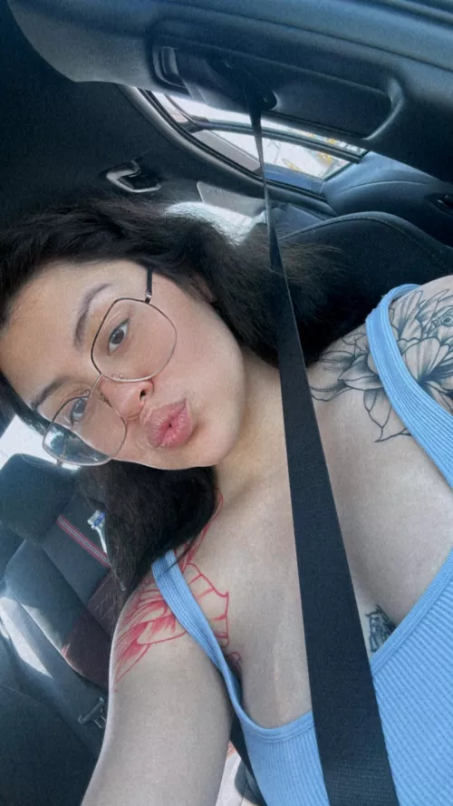 Pretty face bare skin 😘