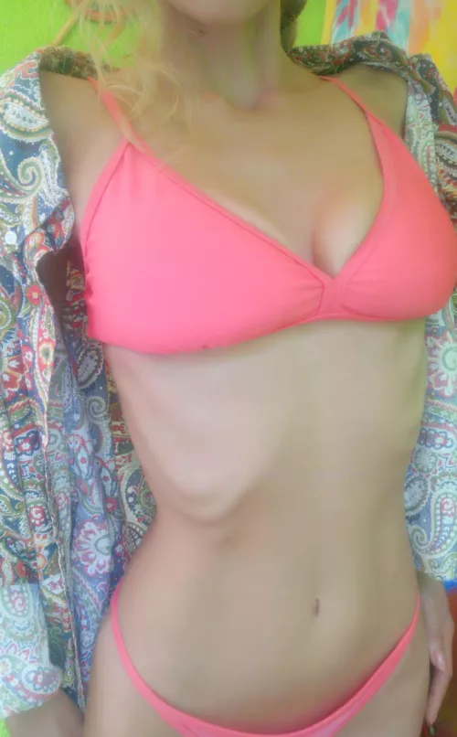 Skinny girls look the best :)