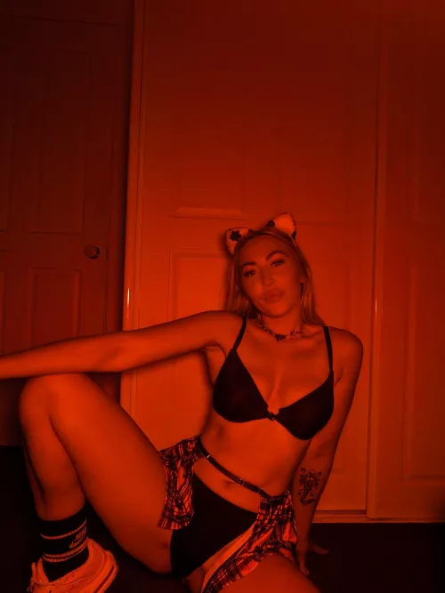 Suffocating you with these thighs x