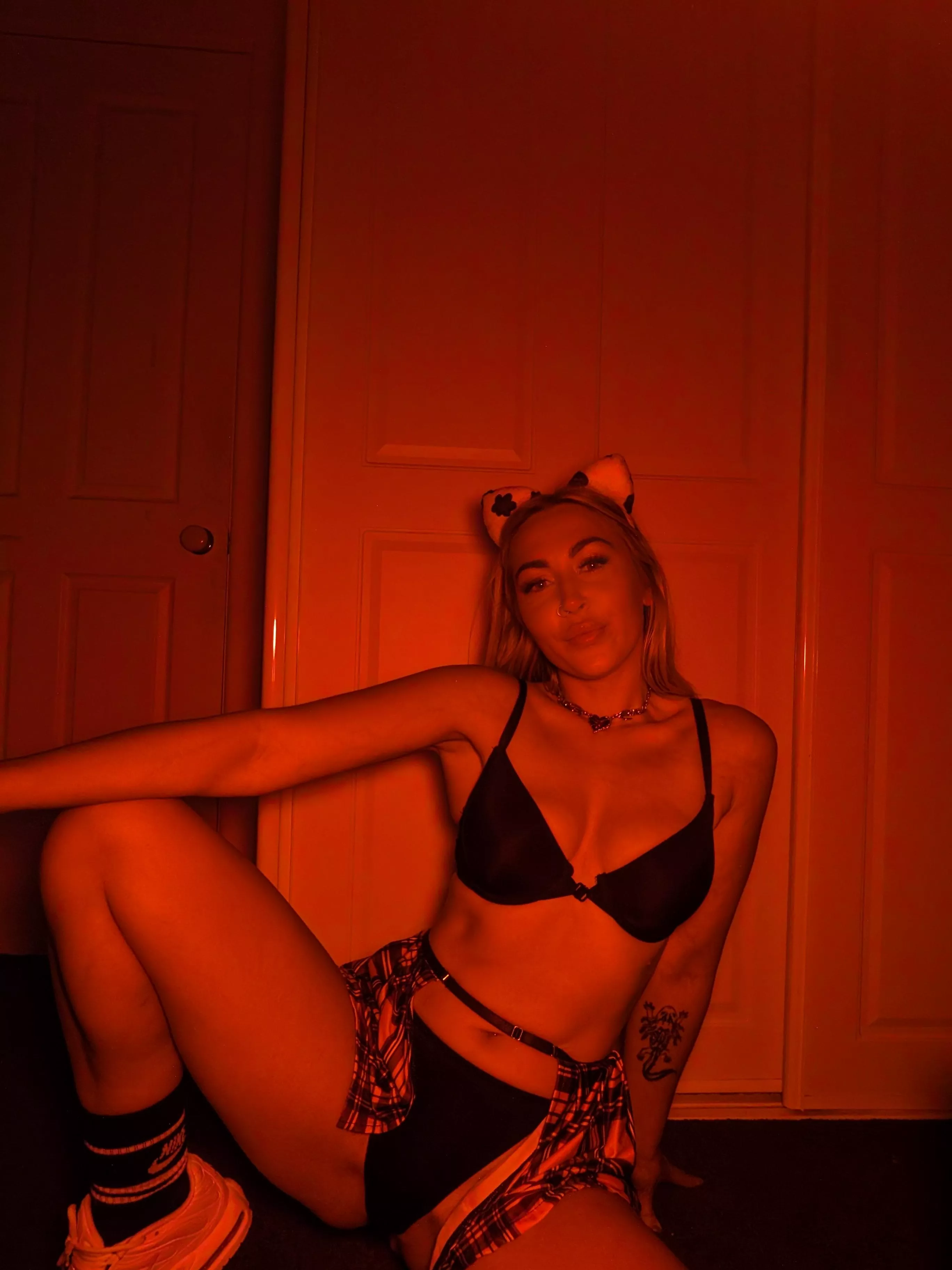 Suffocating you with these thighs x