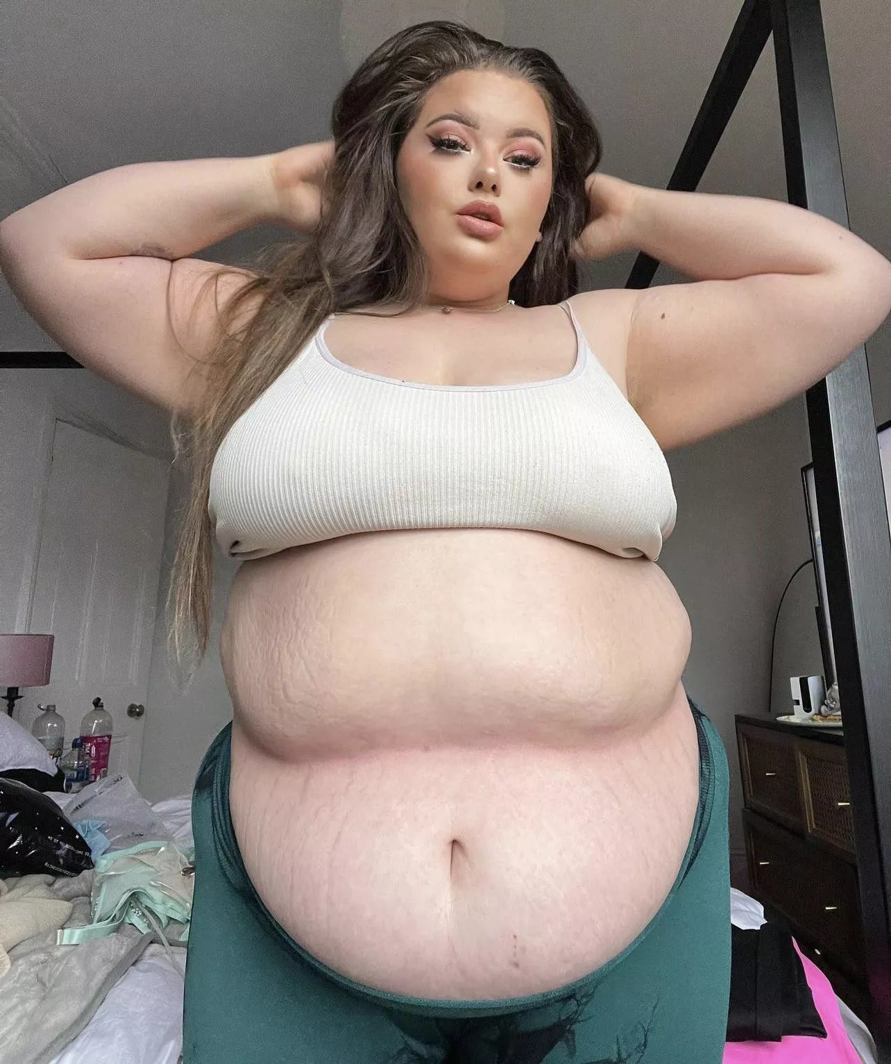 The hottest girls have the biggest bellies 