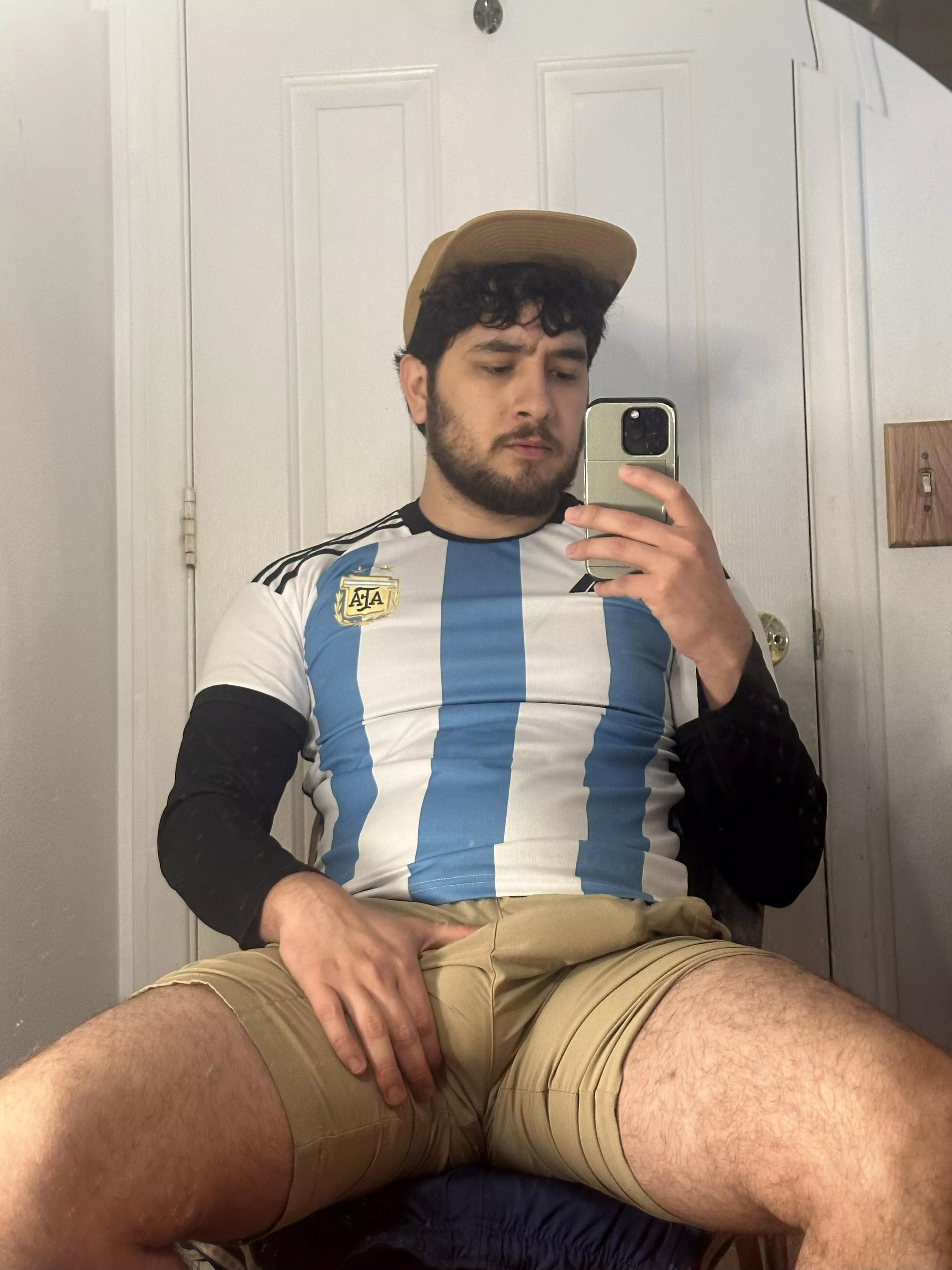 These shorts are kinda tight 😎