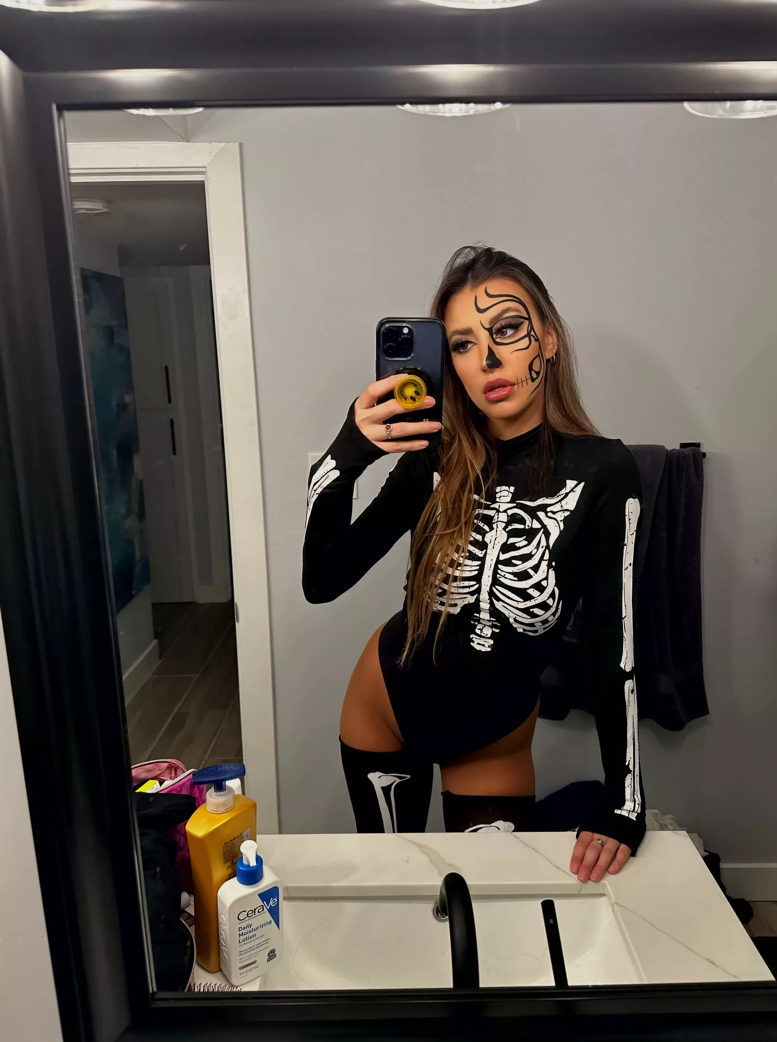too early for halloween but i want to give u a boner