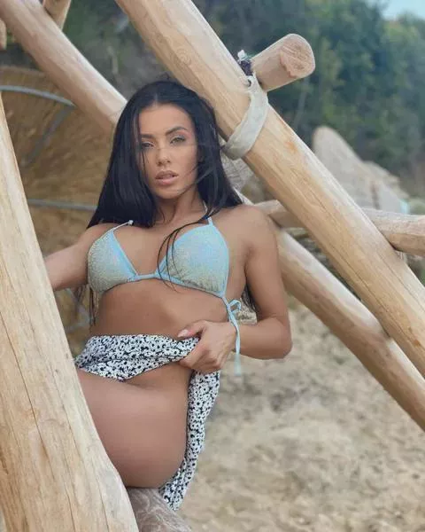 Trophy wife goodness