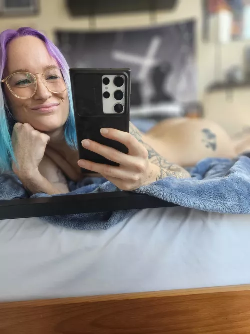 Would you ever date an alt nerd with neon hair?