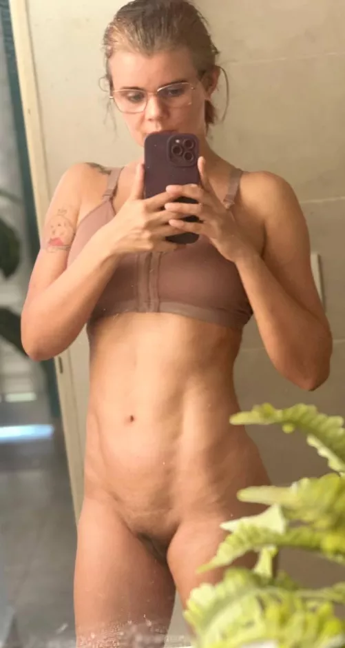 Would you risk fucking your best friend's mom, yes or no? F59
