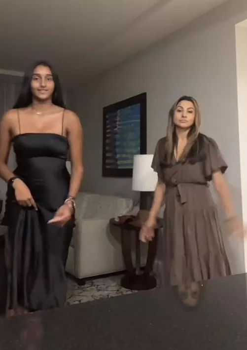 [2] Indian Mom and Daughter