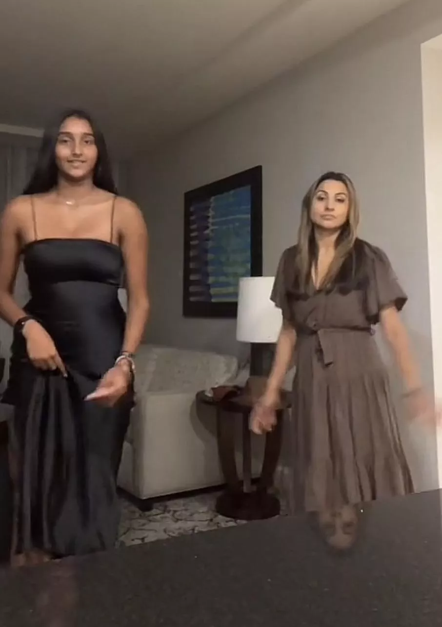 [2] Indian Mom and Daughter