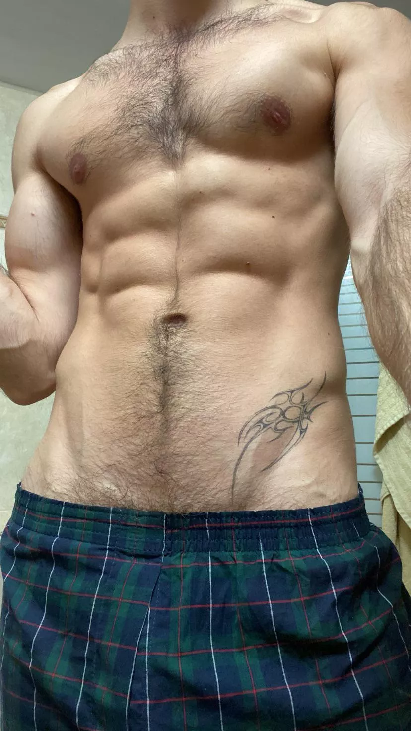 21, 9 inch horse cock (23cm), beed to cum, hot hung guys hmu, @an15th3j