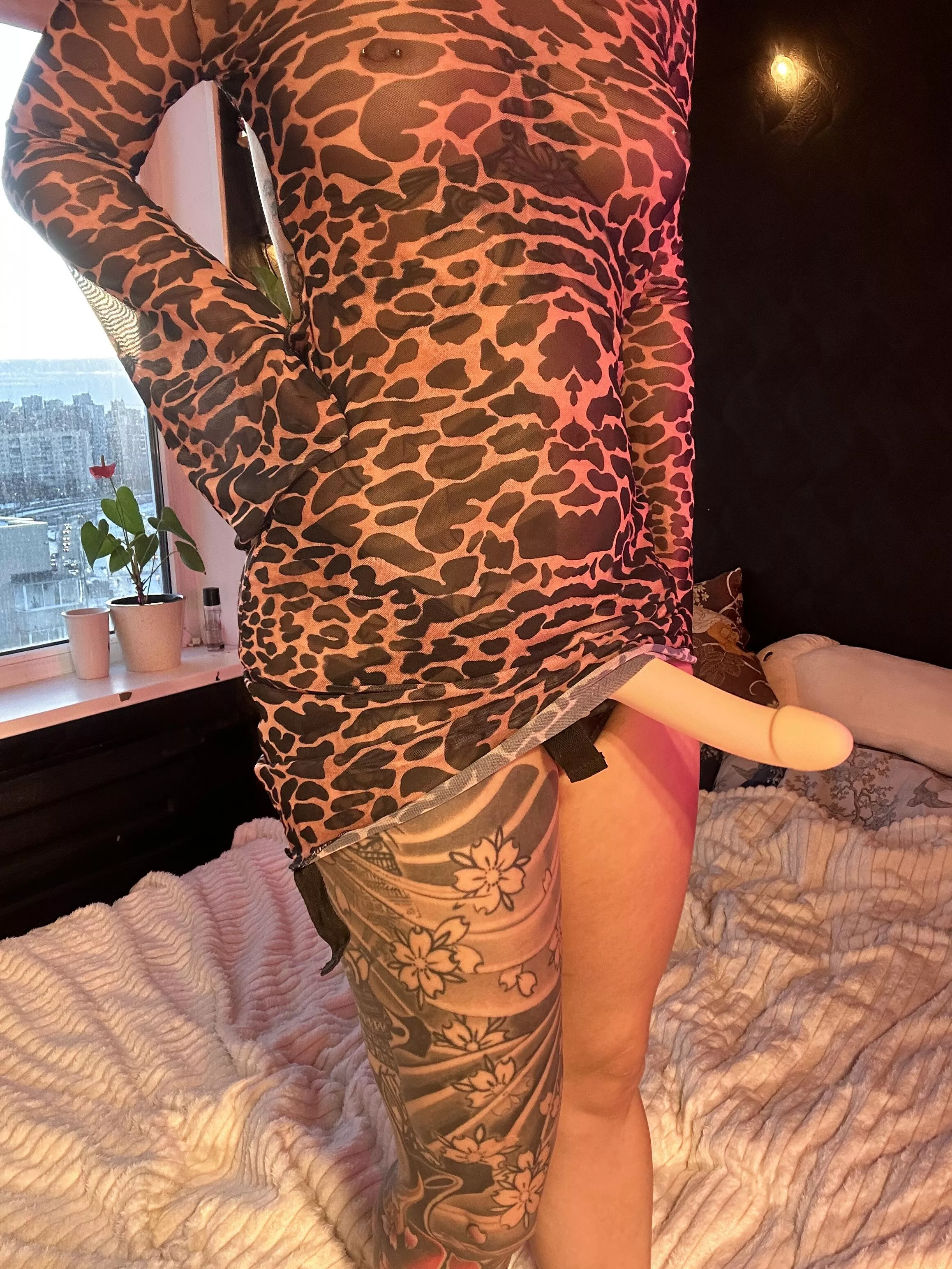 Bend over for me. Do you want it slow and sensual or fast and hard 🥵