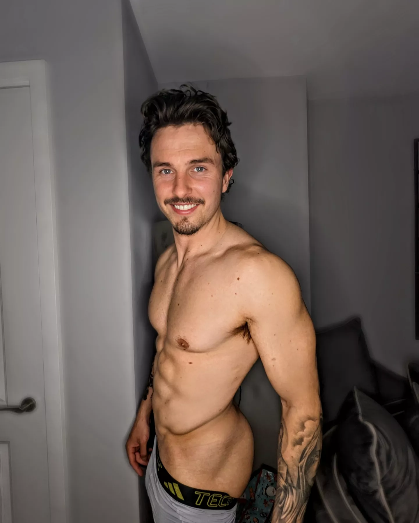 Bubble butt squatting 