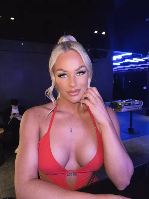 Can I be your fav hottie gf?