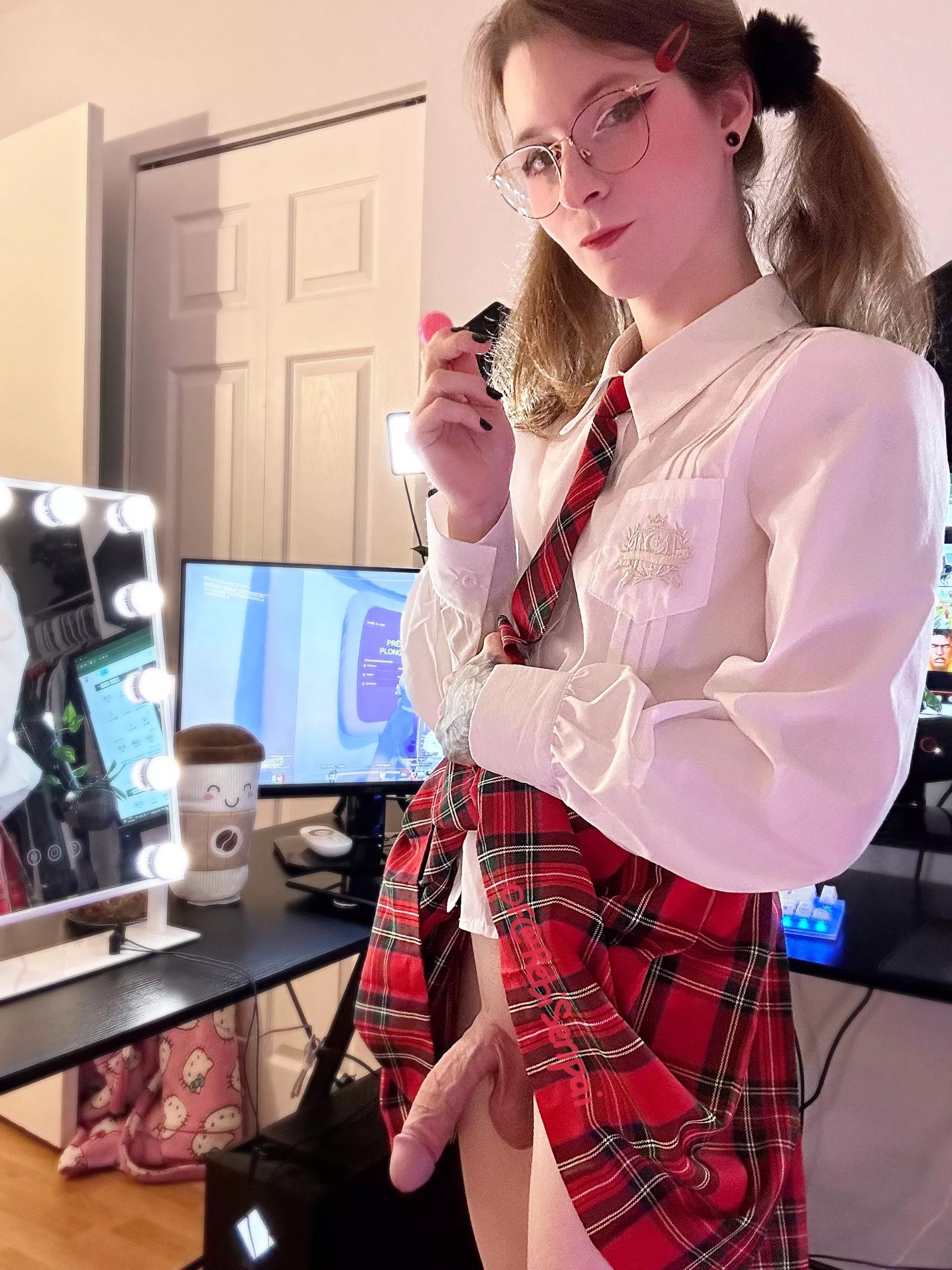 Can I be your favourite waifu? 🥺 thank you for your support 💞