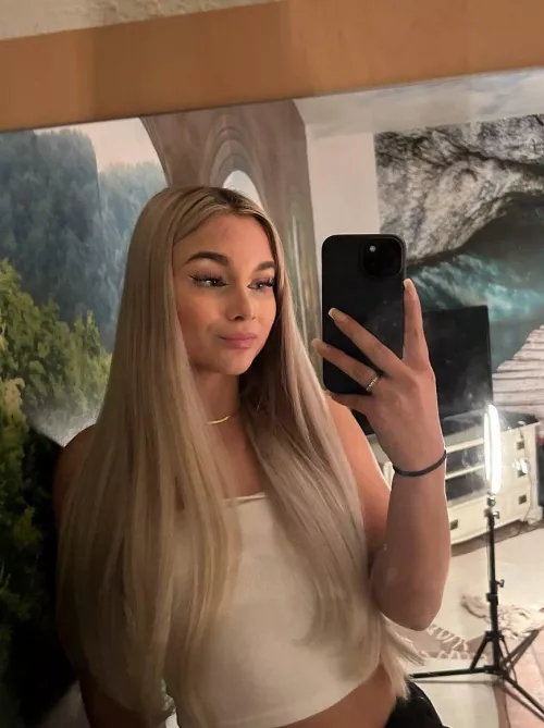 couldnt resist a selfie session today feeling extra cute lol