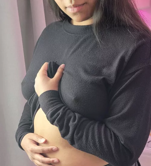 even with a thick sweater can't stop my pokies