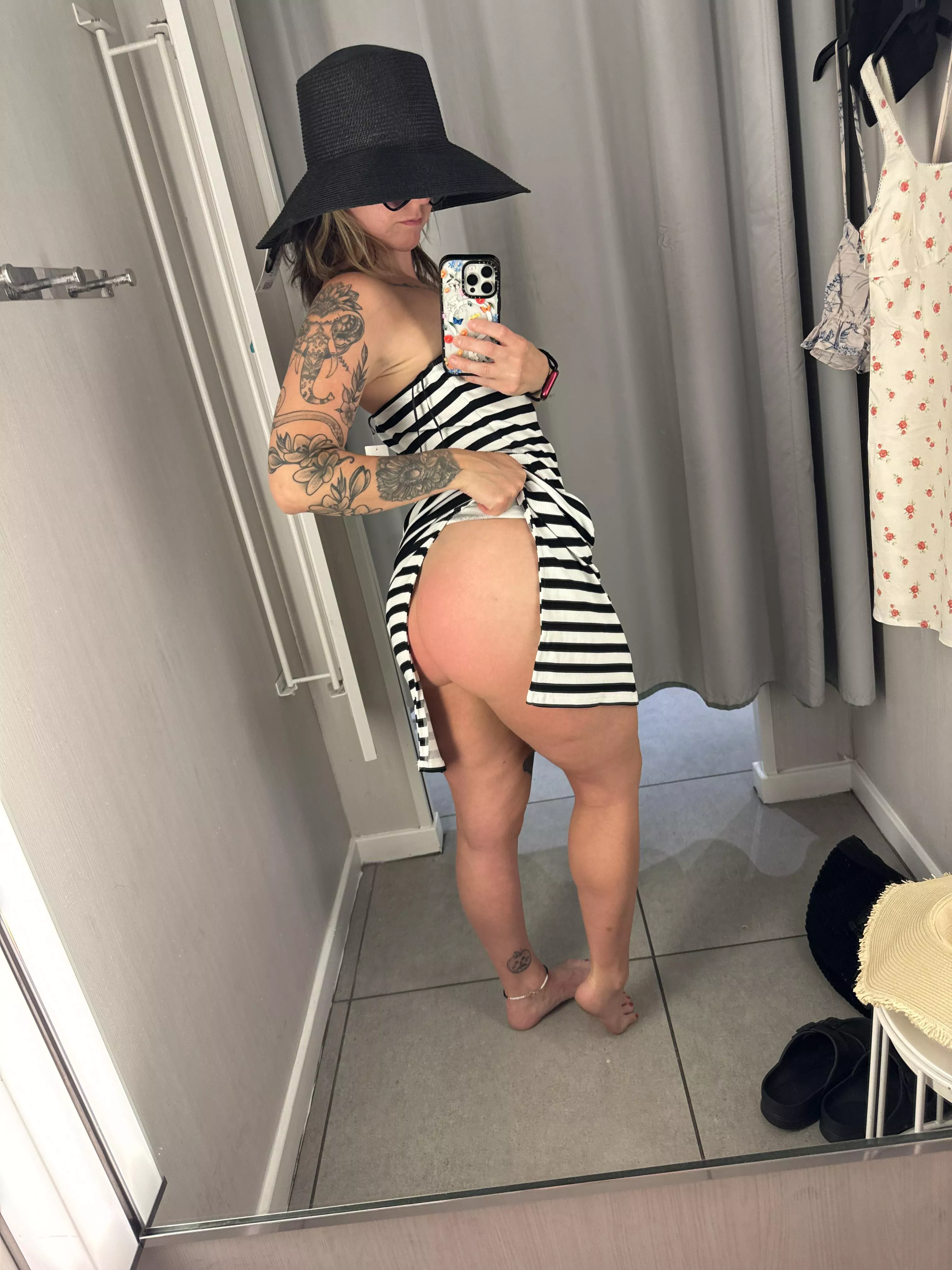 I burnt my booty at the pool 