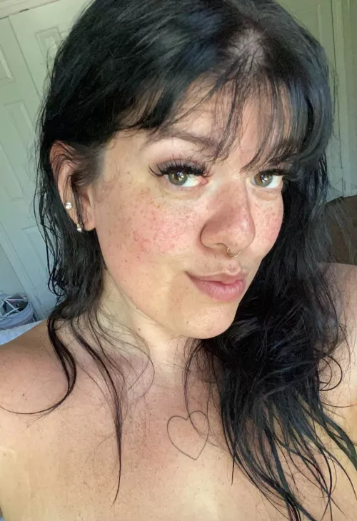 i used to be ashamed i had freckles but now they make me feel so cute 😜