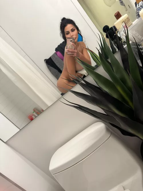 I want to feel you Trace my body with the tip of your finger.