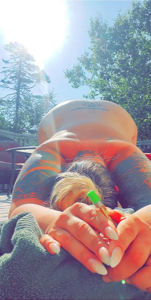 If the sun's out, my bums out! 🌞 Stretch me out, while I stretch. 🥵