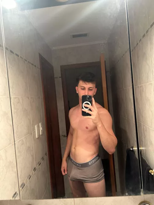 just got homeeeeeee and readdy  [21]