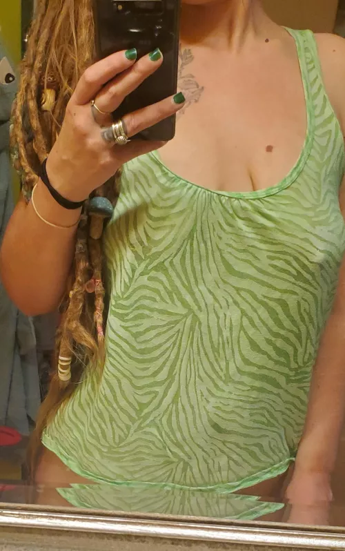 Long hair/no bra! I certainly don't care! 💚👽