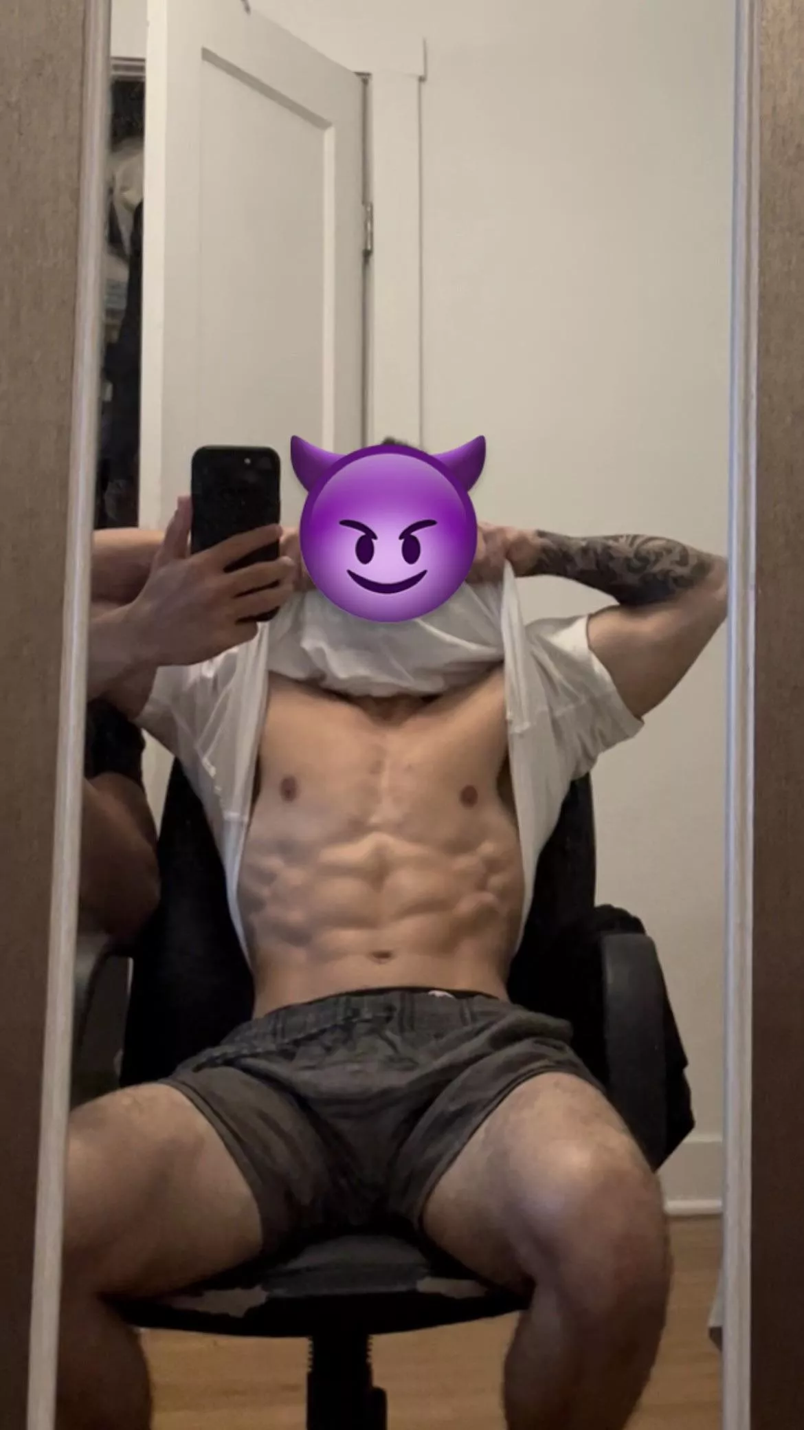 Looking for a cutie to come sit on my lap and take my huge 8 inch beast deep into their stomach 🥰🥰