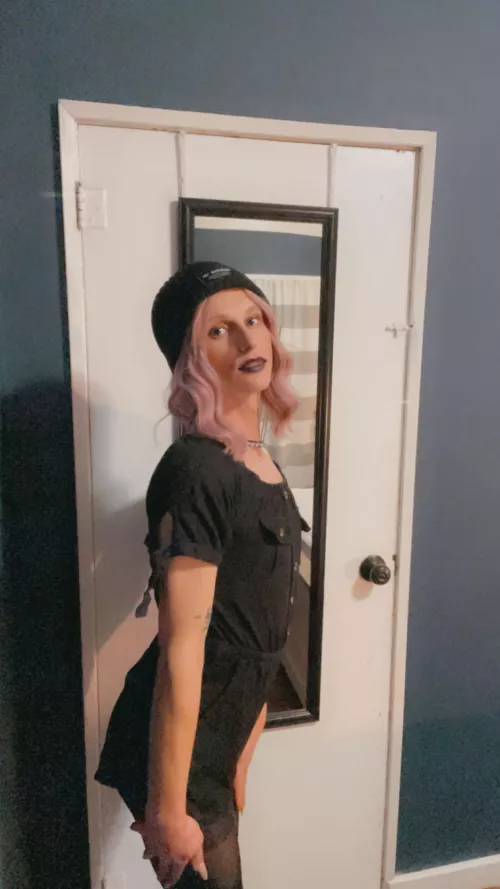 Never thought i would love black lipstick 💄 