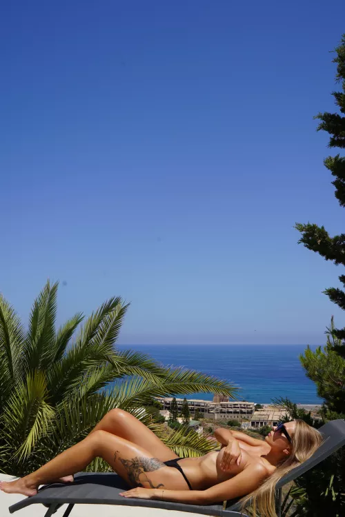 POV: you're on vacation and I'm your neighbor