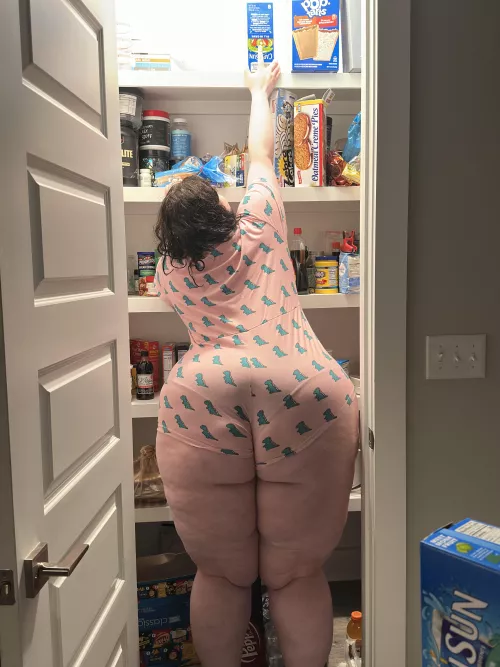 Reaching for the snackies 😋