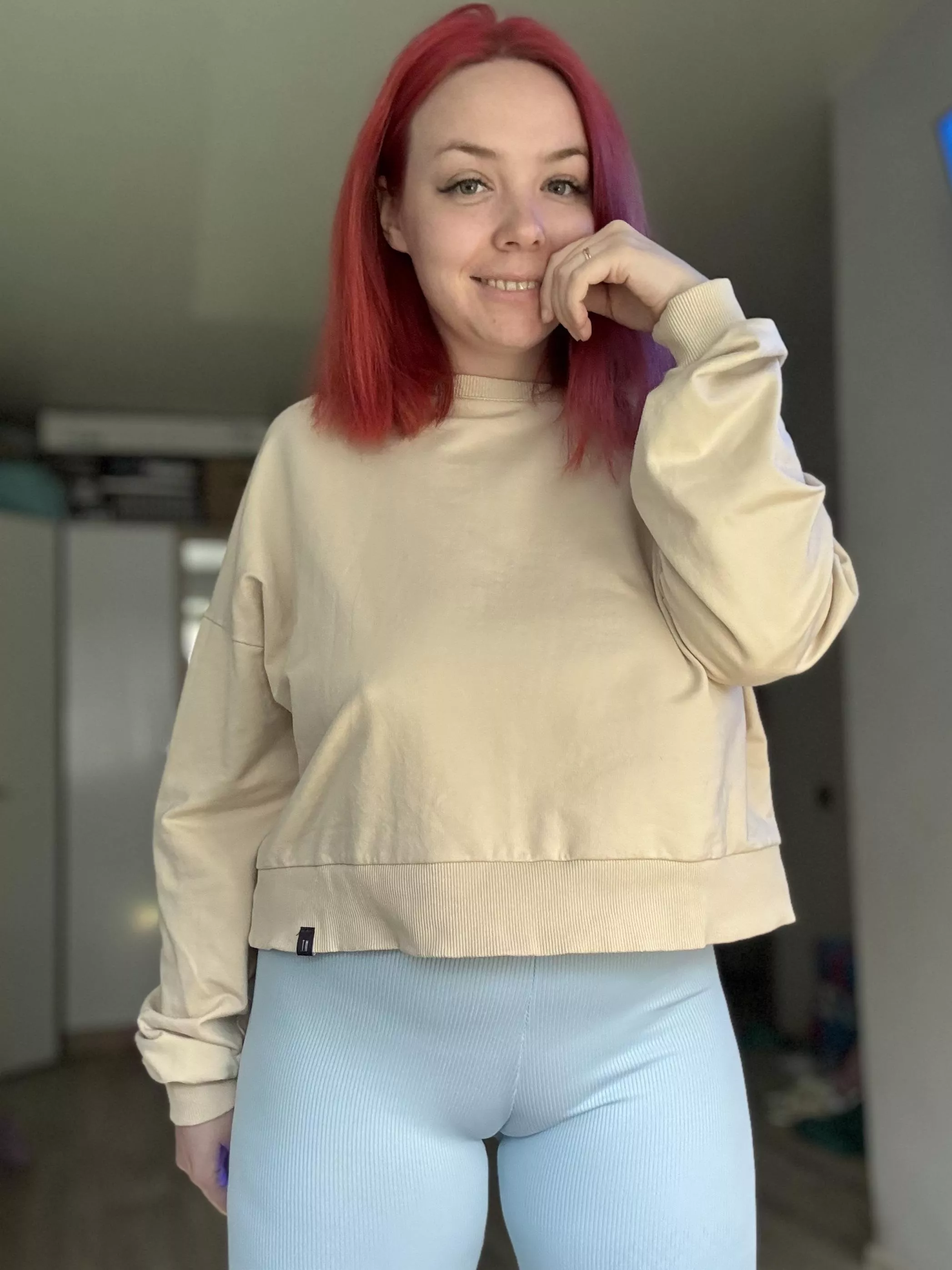 tight leggings feel so good on me 😉