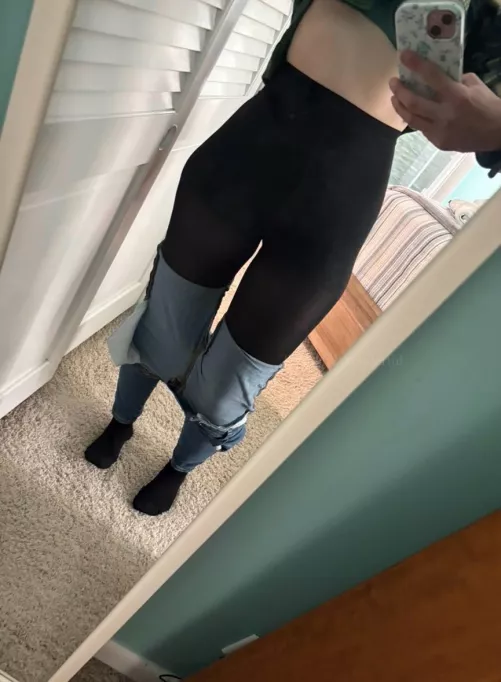 ~under the skinny jeans 😜