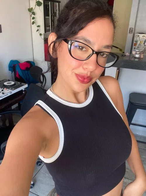 what do you think of my black top?