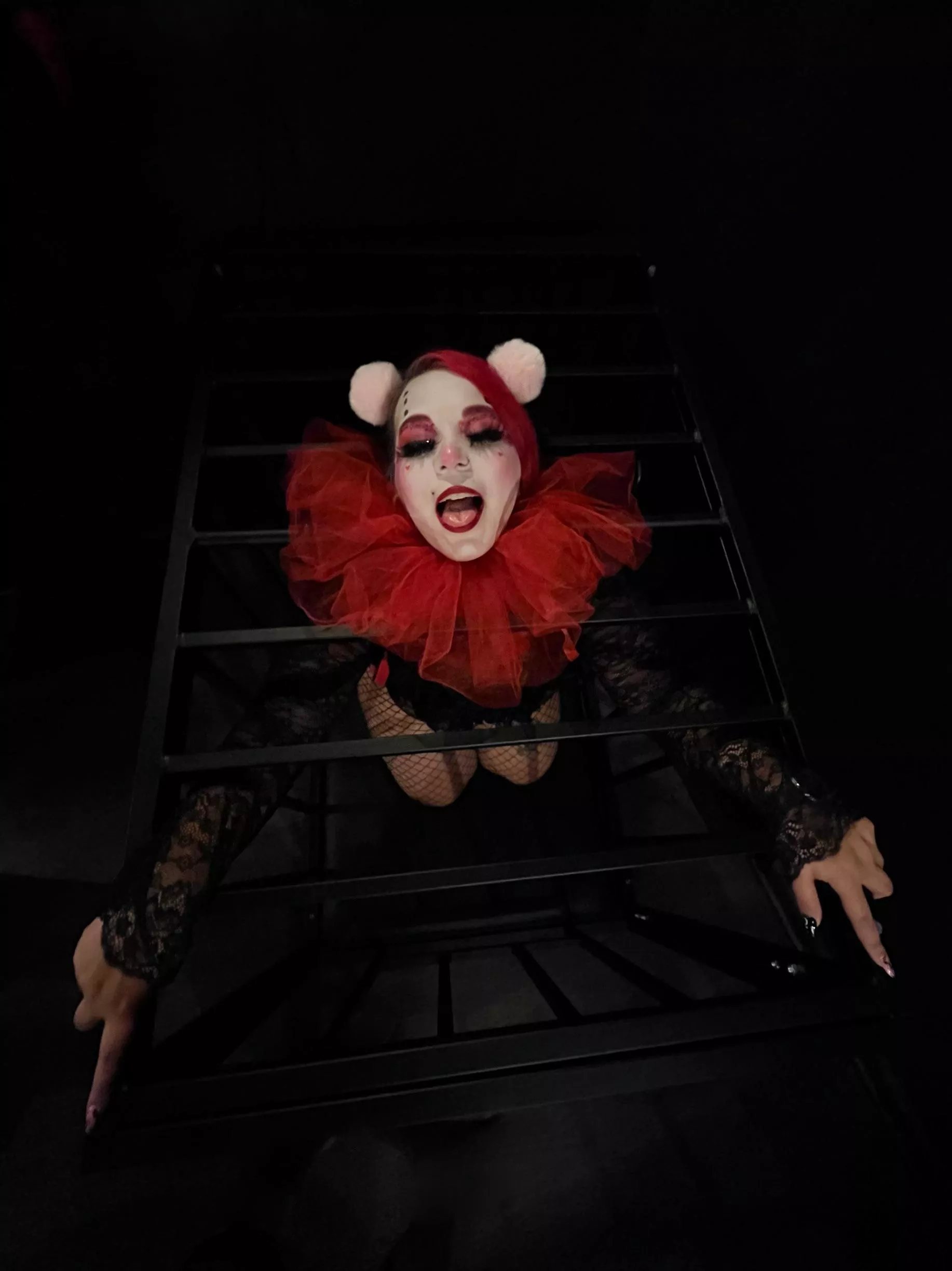 Who doesn’t like a little restraint ⛓️