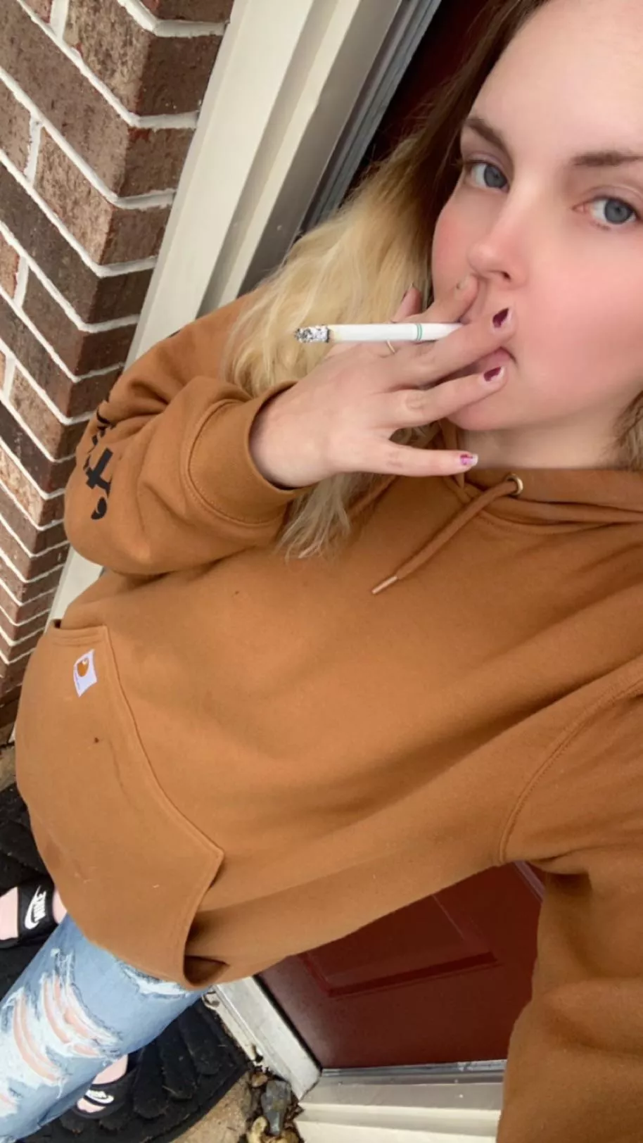 Who wants videos n pics? Need more smokes but will share my last few with you