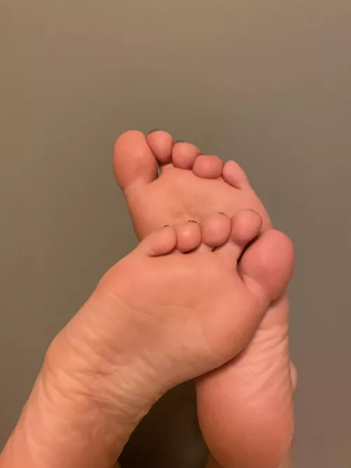 Would you lick my soles ? Cum covering my toes. Imagine a Footjob 