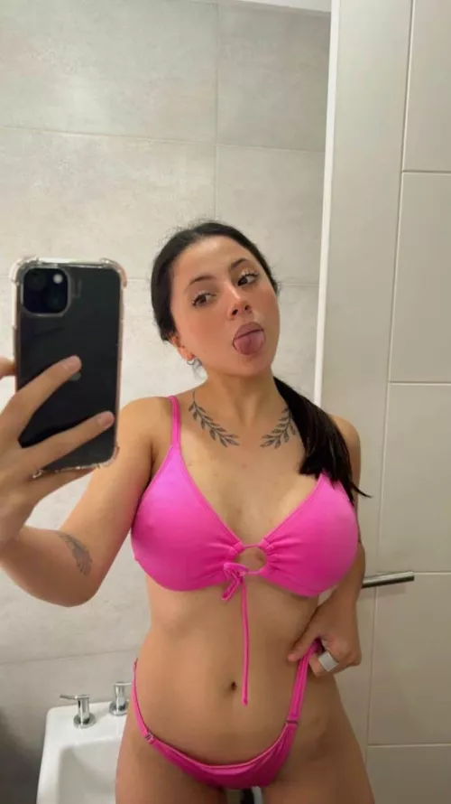 You ever seen a bikini look so hot on someone???