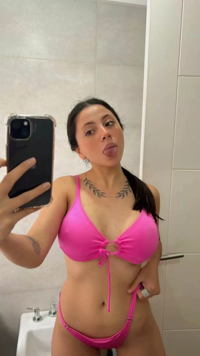 You ever seen a bikini look so hot on someone???