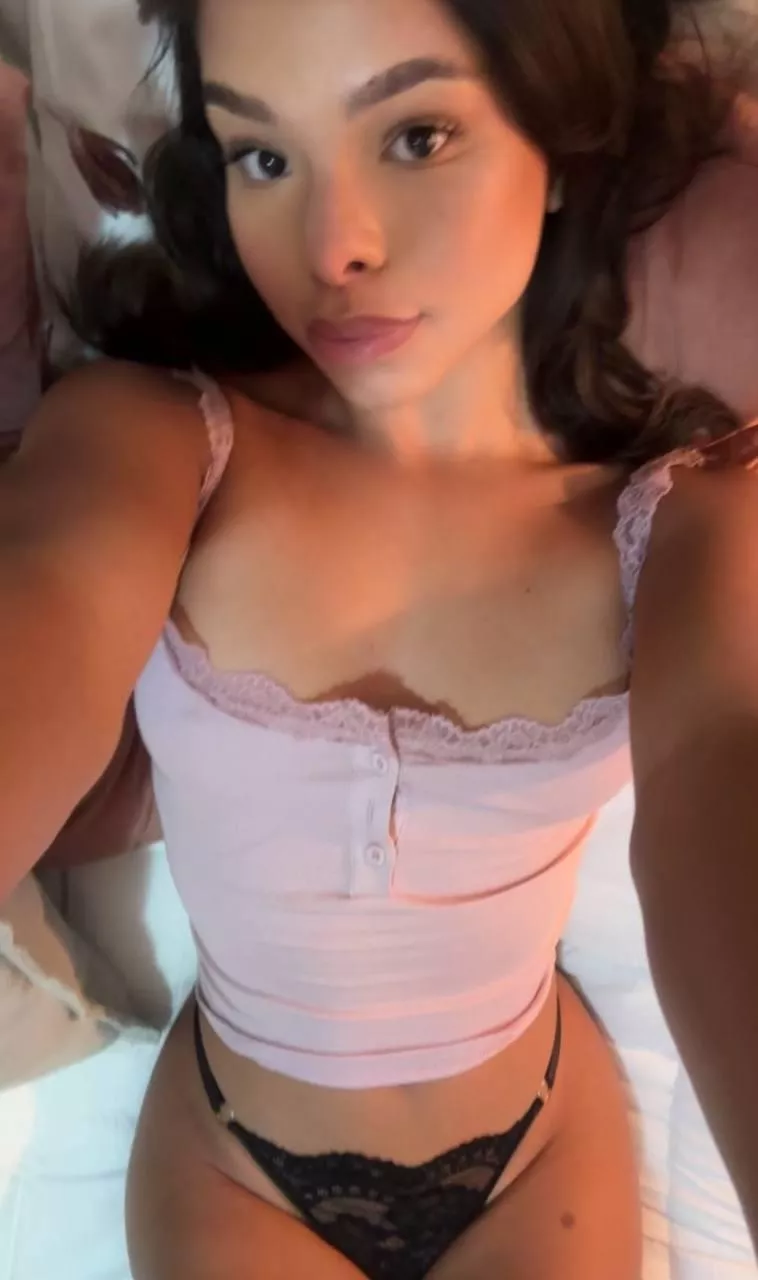 19yo and sending nudes to random men, who's in?