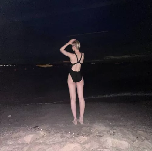 At night by the sea