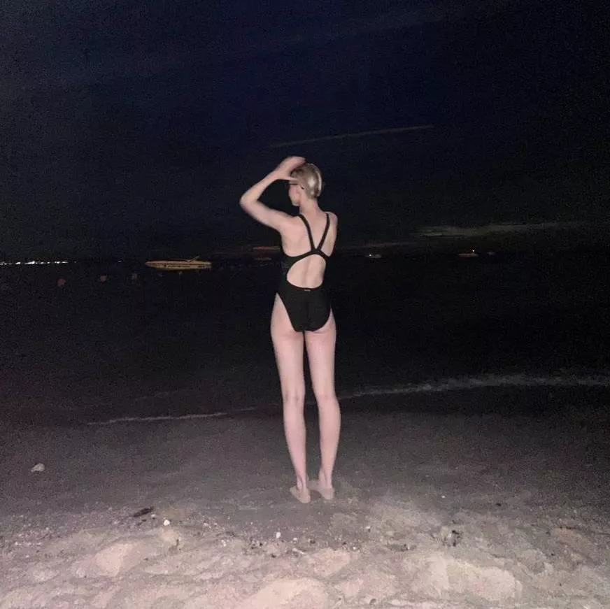 At night by the sea