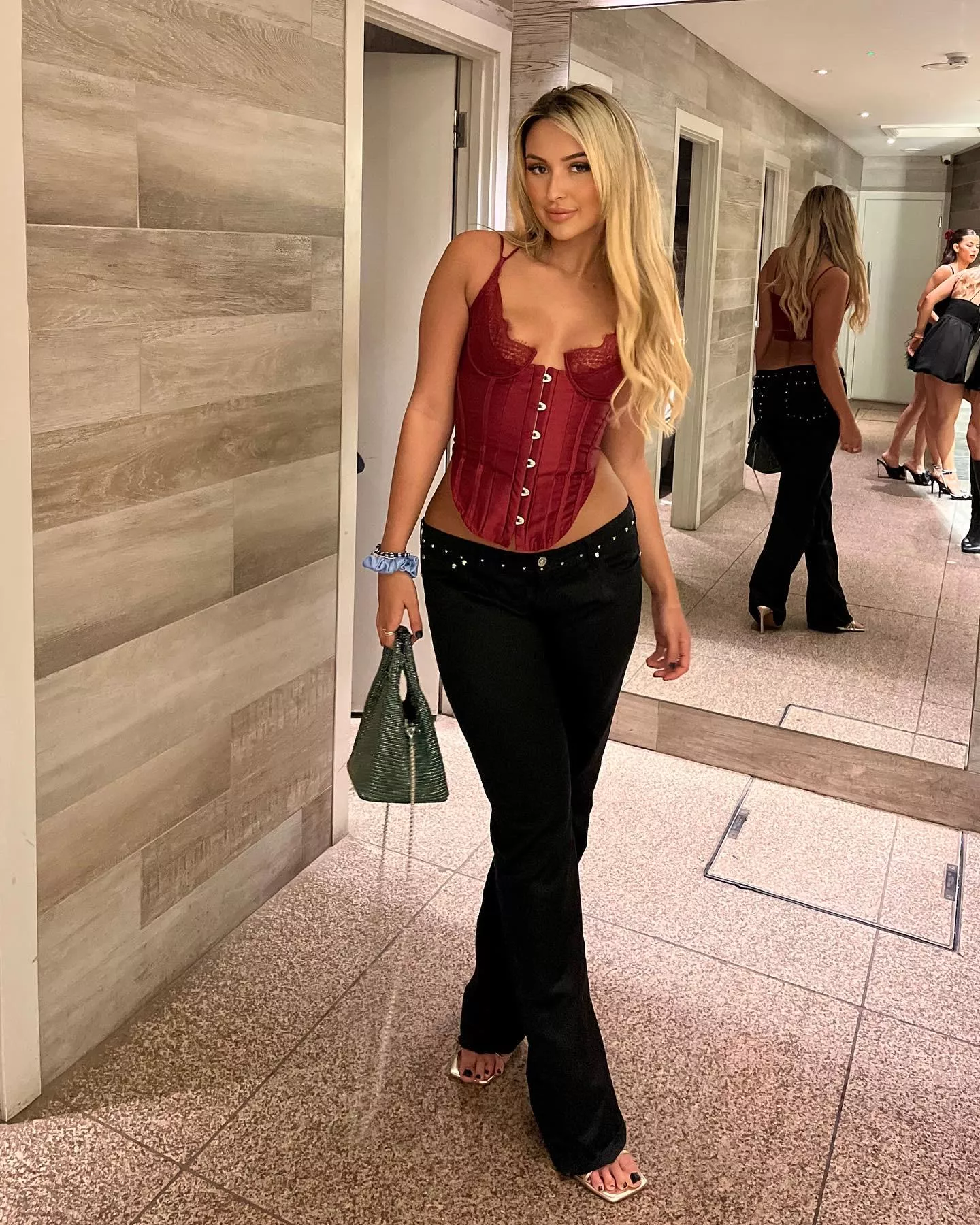 Can you rate my outfit from 1-10? Honest ratings only....