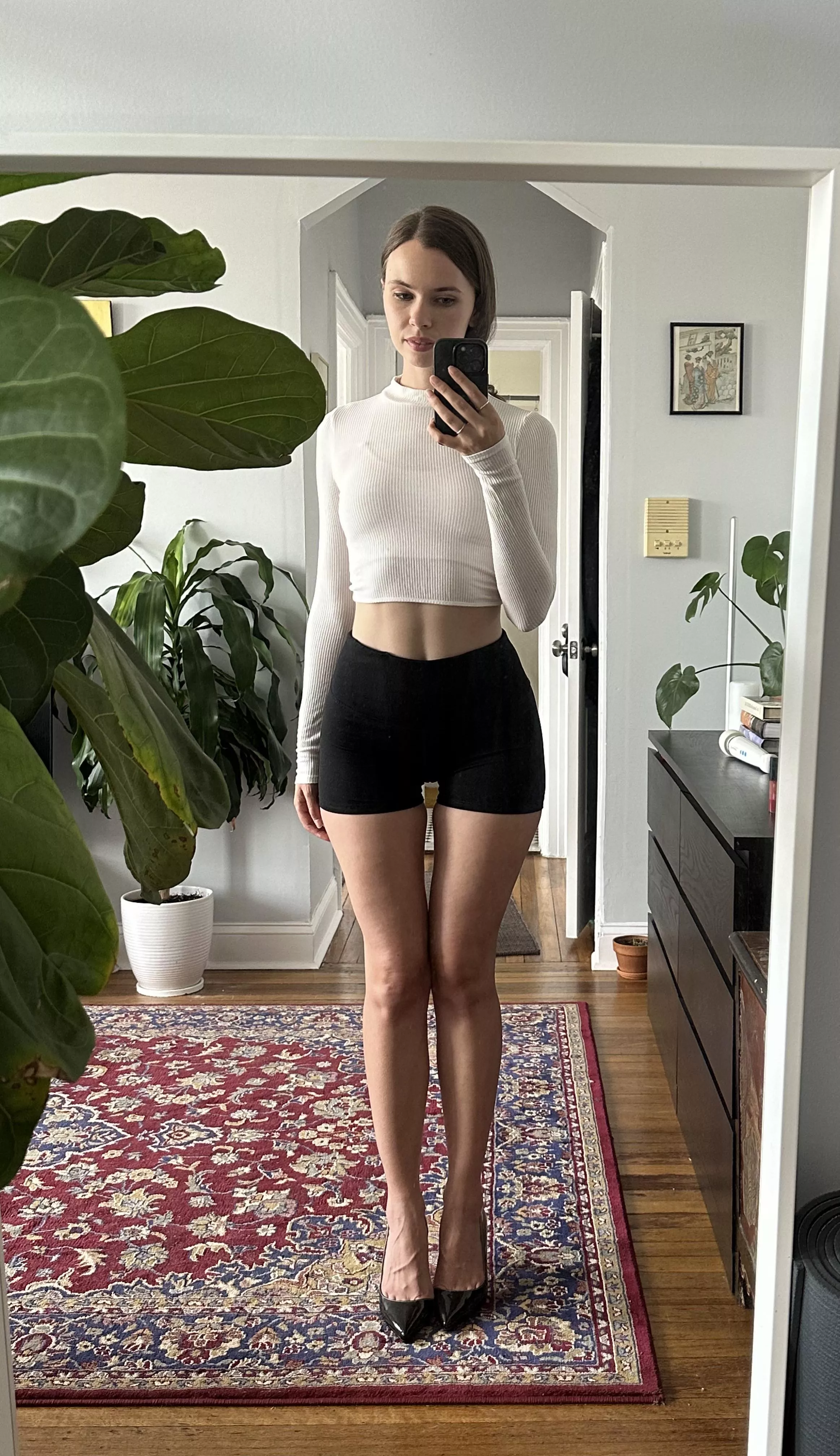 Heels with yoga pants makes for a nice gap