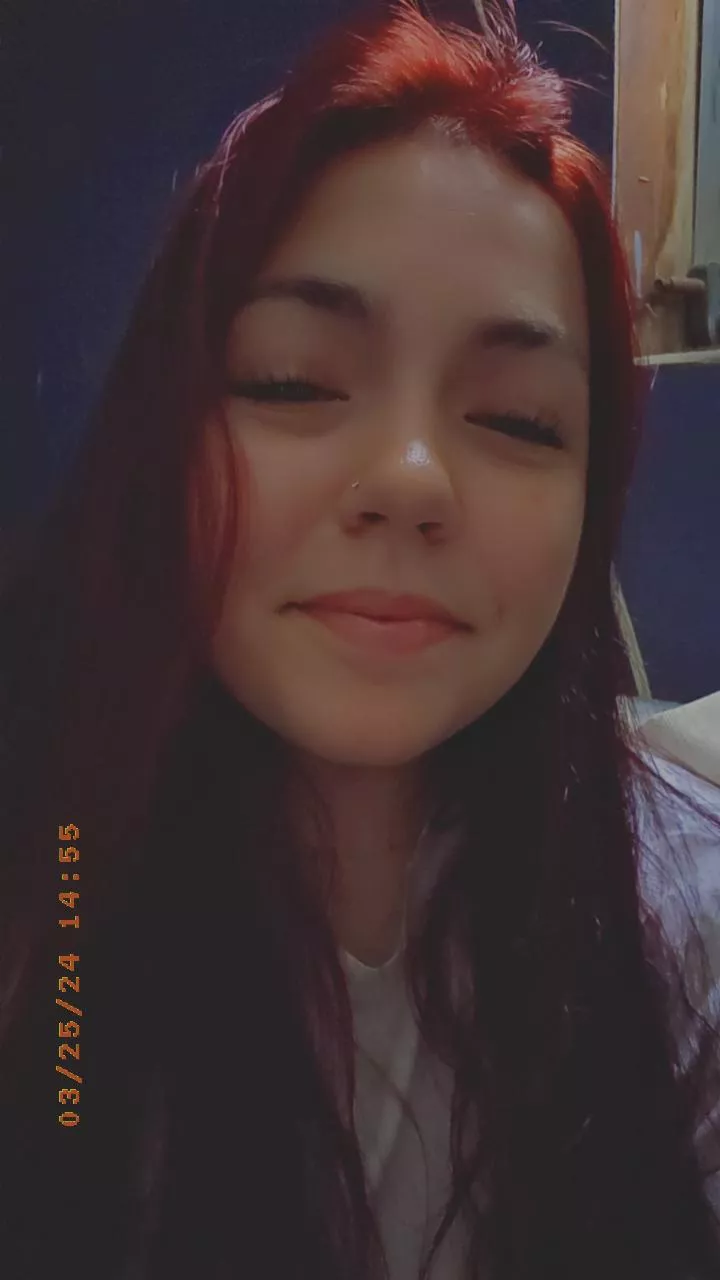 Here's a cute button nose for those of you with a nose fetish (: 