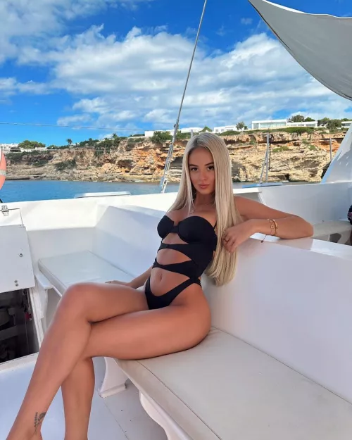 I have legs for days I share with the right daddy