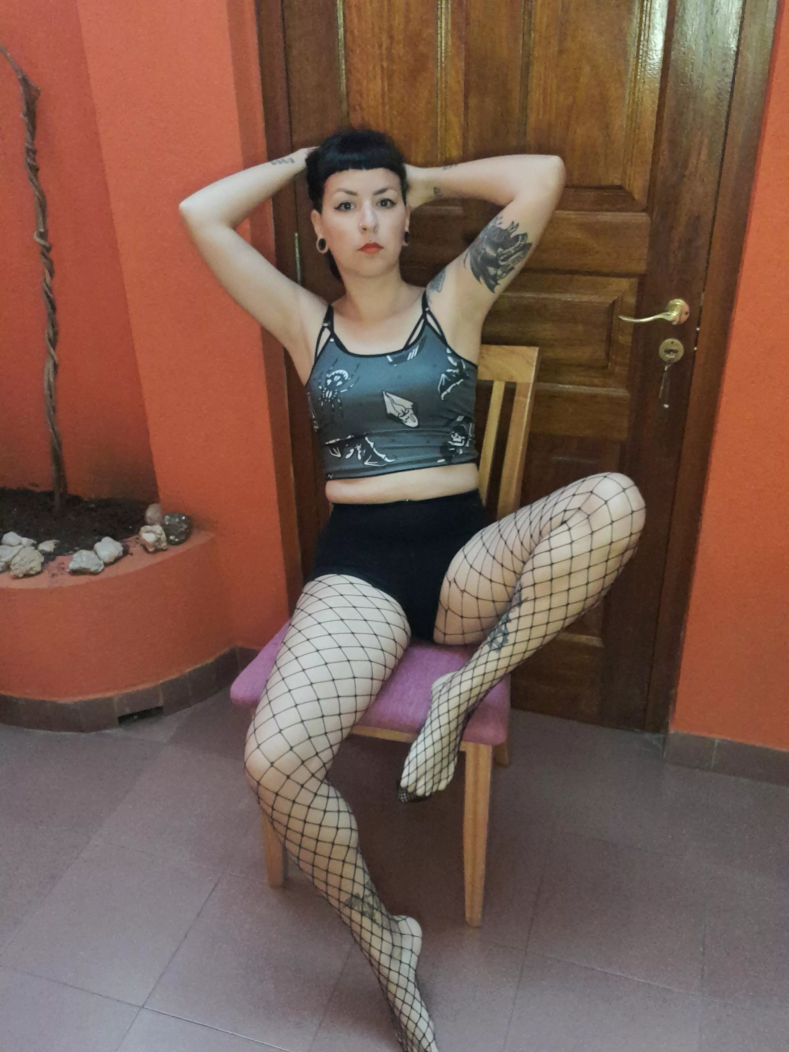 I want you to stop scrolling and worship me all weekend. Do you like the big square ones?