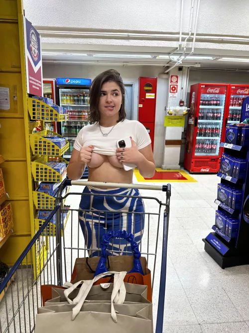 Maybe I'll distract some customers🙈