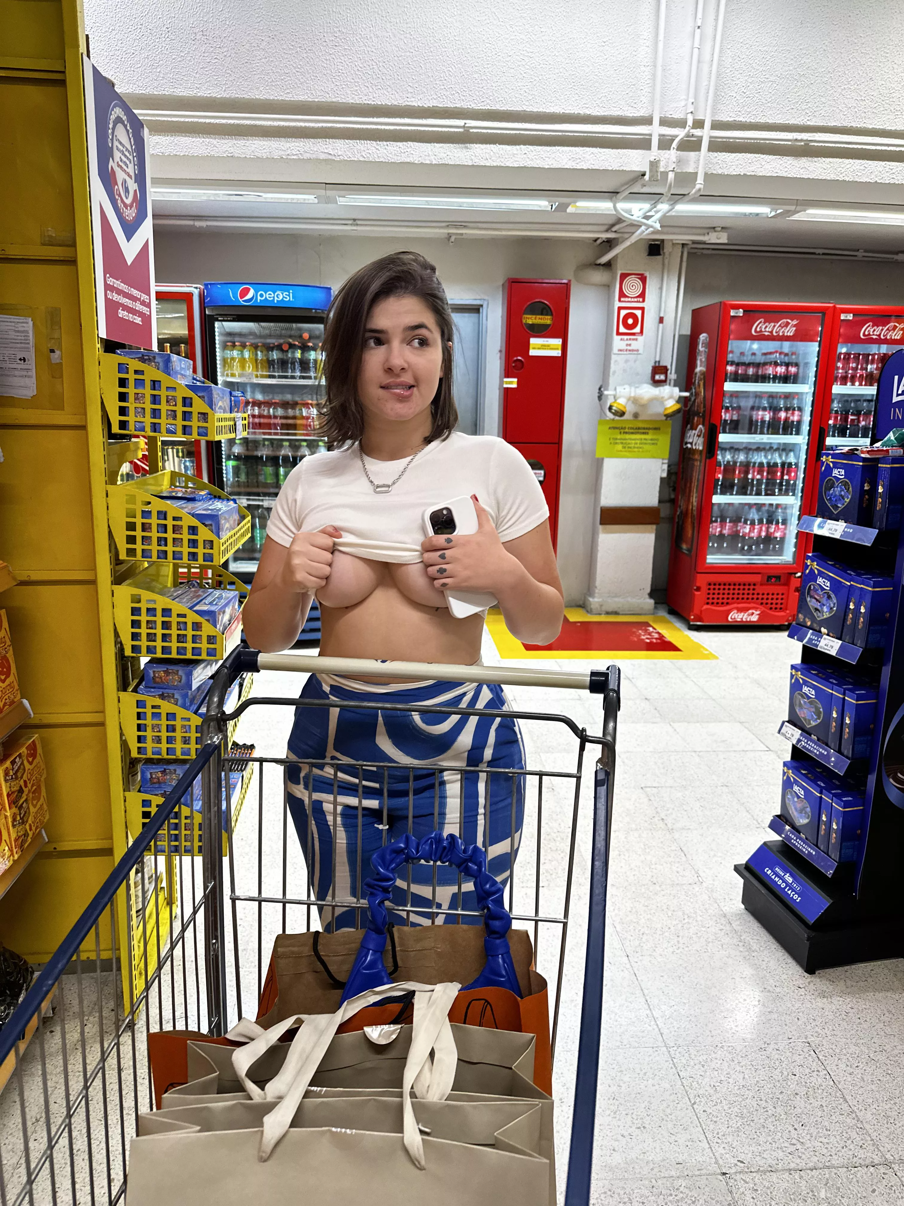 Maybe I'll distract some customers🙈