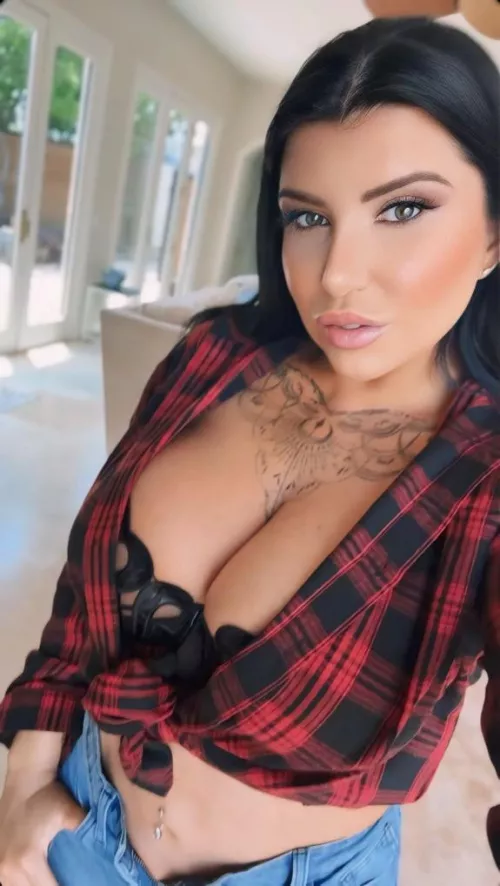 Romi Rain 🥵🥵