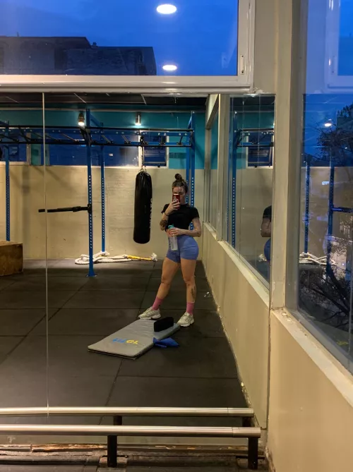 Saturdays are great for working out, the gym is almost empty lol 